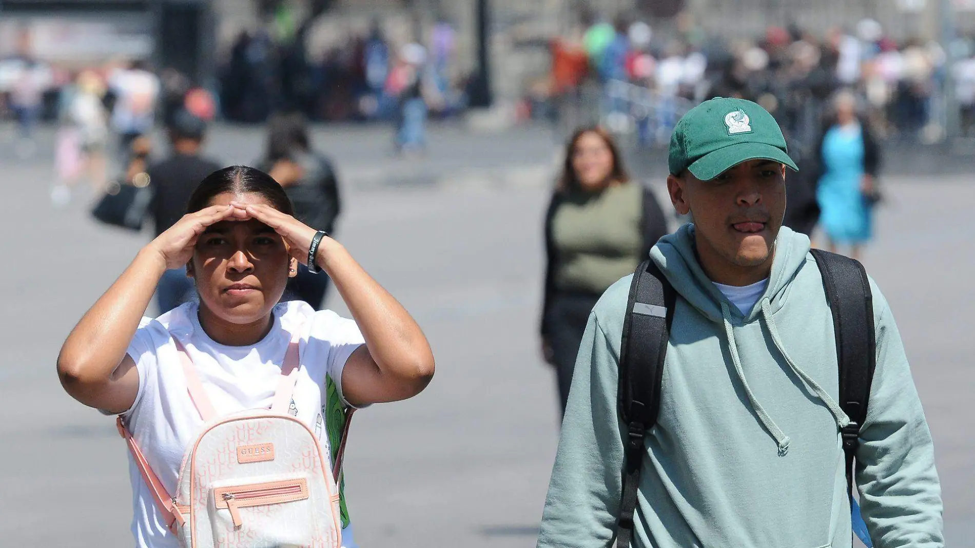 Personas caminando